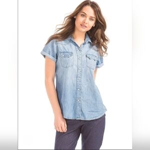 GAP Short Sleeve Denim Shirt XS Petite Light Blue Western Snap Button Cotton